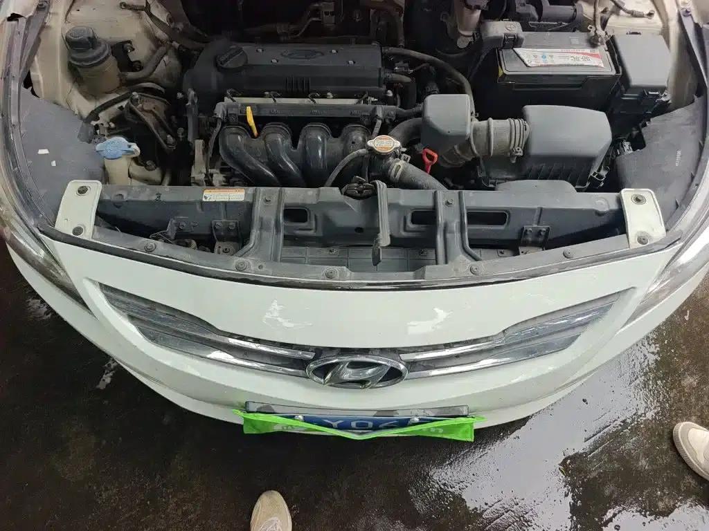 2014 Hyundai Reina 1.4L Automatic Intelligent GLS — миниатюра 17