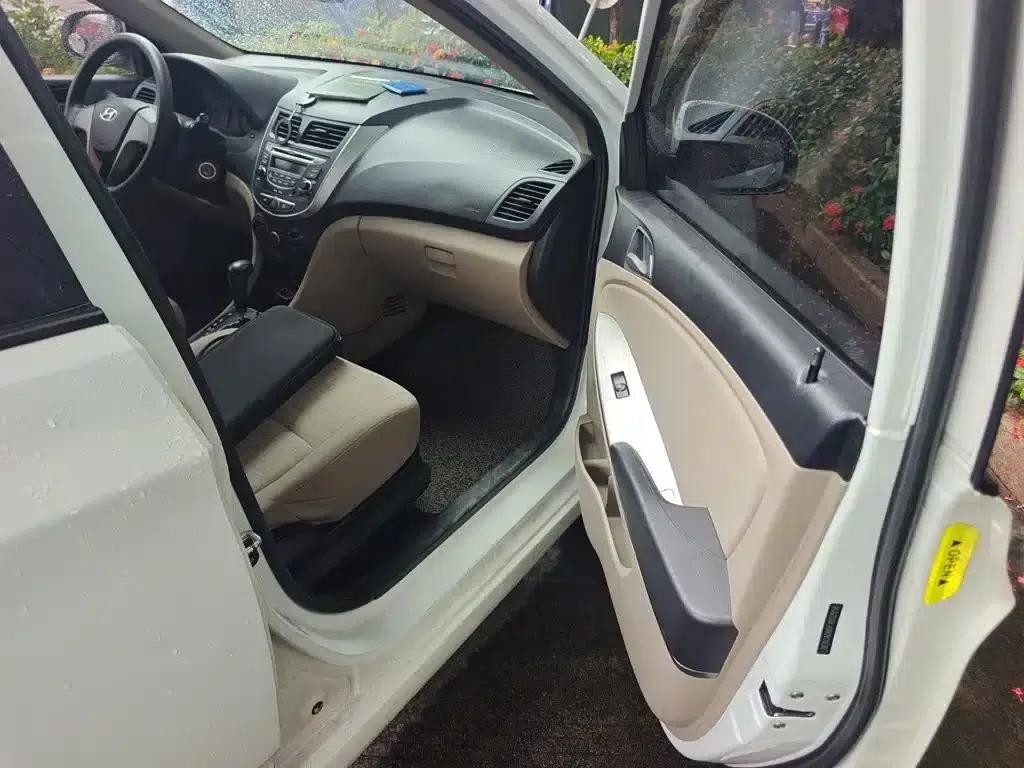 2014 Hyundai Reina 1.4L Automatic Intelligent GLS — миниатюра 22
