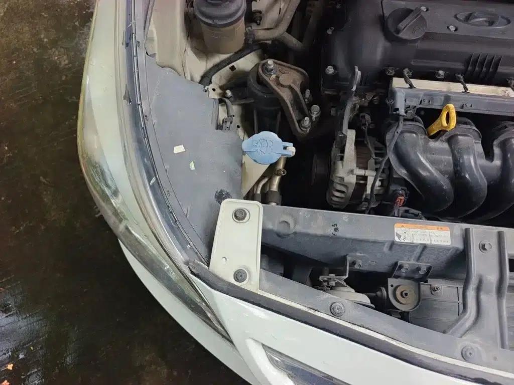 2014 Hyundai Reina 1.4L Automatic Intelligent GLS — миниатюра 23