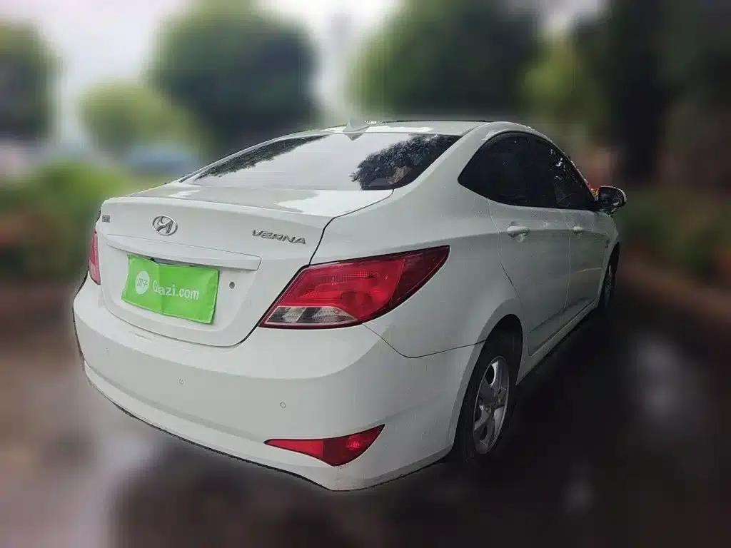 2014 Hyundai Reina 1.4L Automatic Intelligent GLS — миниатюра 5