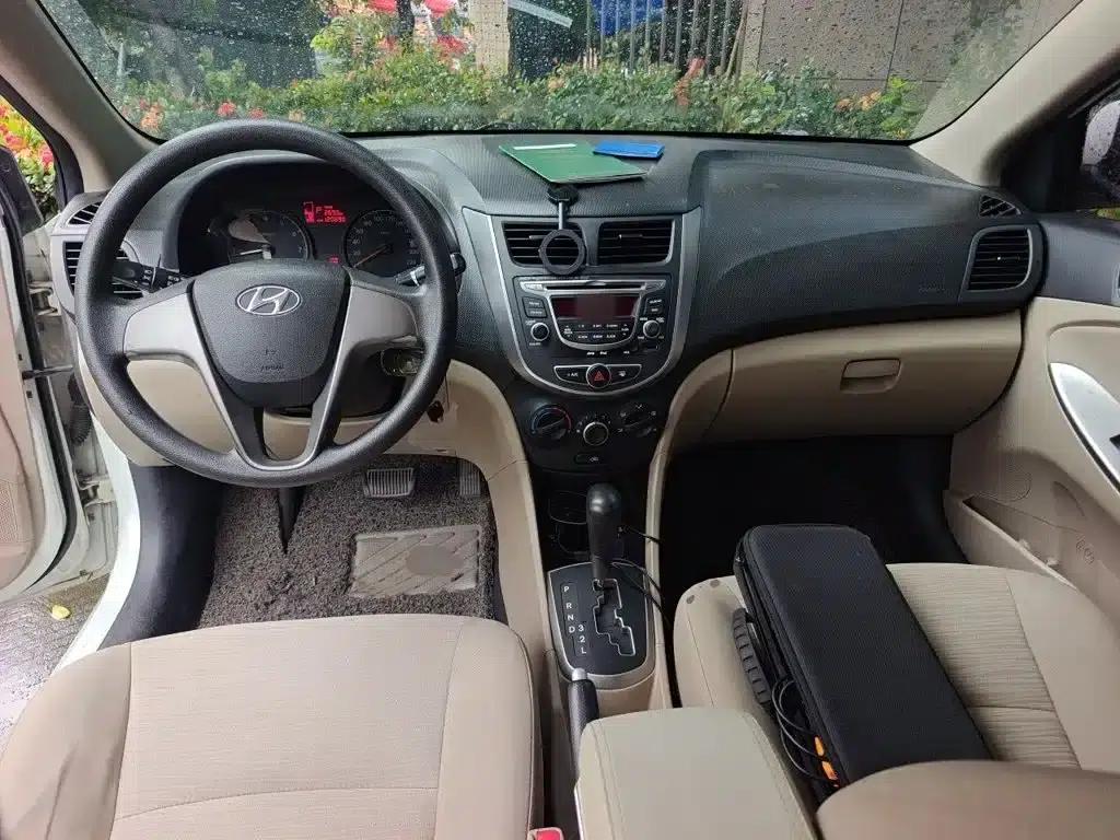 2014 Hyundai Reina 1.4L Automatic Intelligent GLS — миниатюра 6