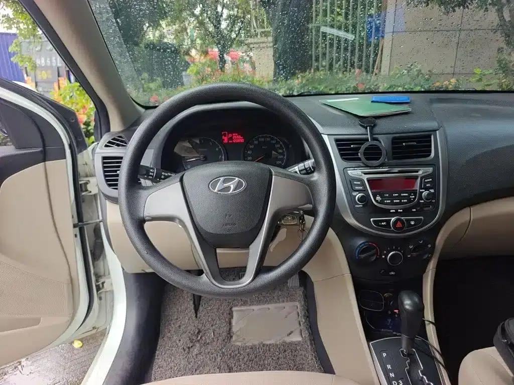 2014 Hyundai Reina 1.4L Automatic Intelligent GLS — миниатюра 7