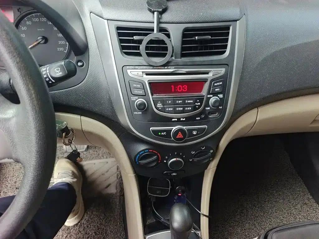 2014 Hyundai Reina 1.4L Automatic Intelligent GLS — миниатюра 10