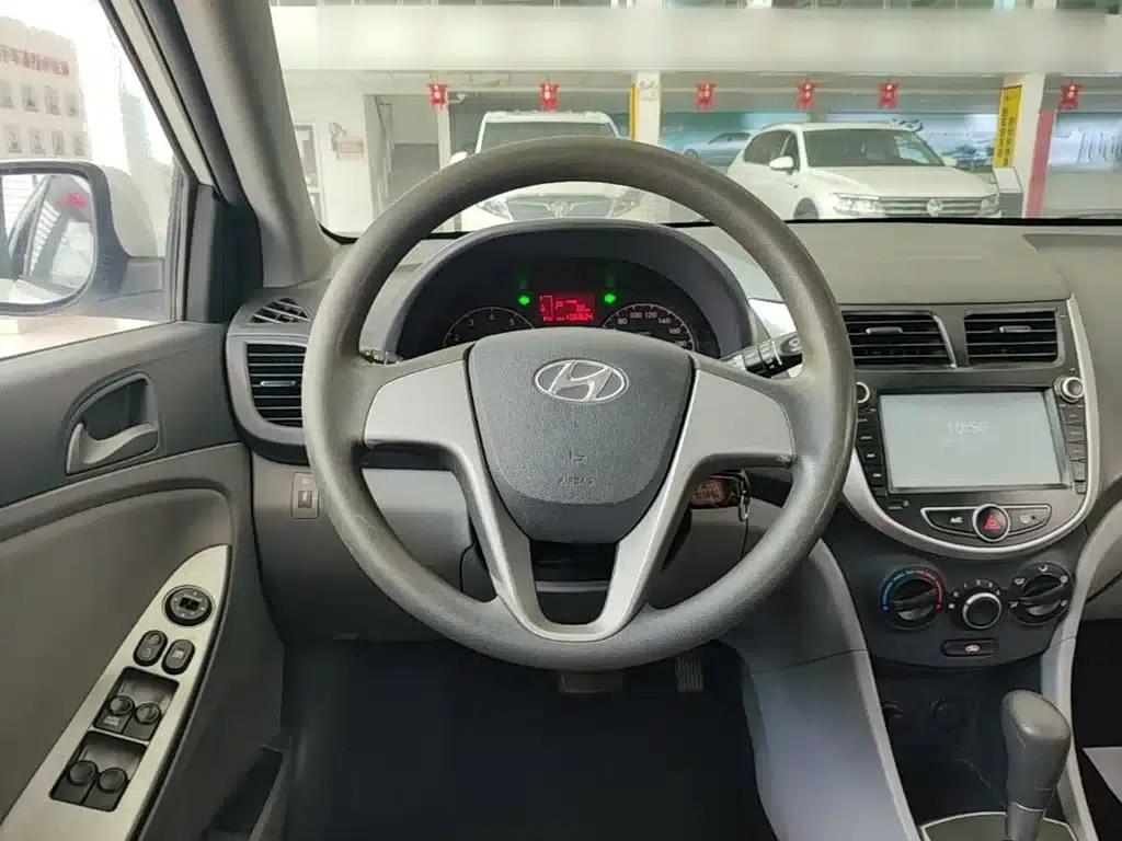 2016 Hyundai Reina 1.4L Automatic Intelligent GLS — миниатюра 11