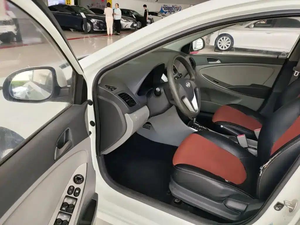 2016 Hyundai Reina 1.4L Automatic Intelligent GLS — миниатюра 16