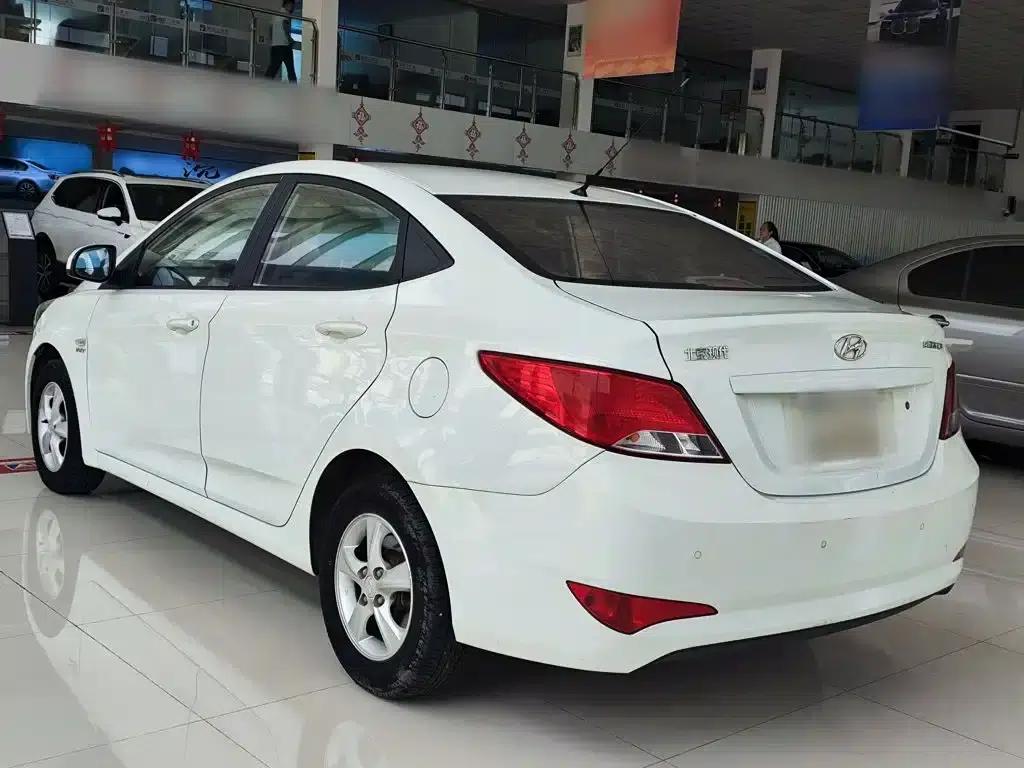 2016 Hyundai Reina 1.4L Automatic Intelligent GLS — миниатюра 5