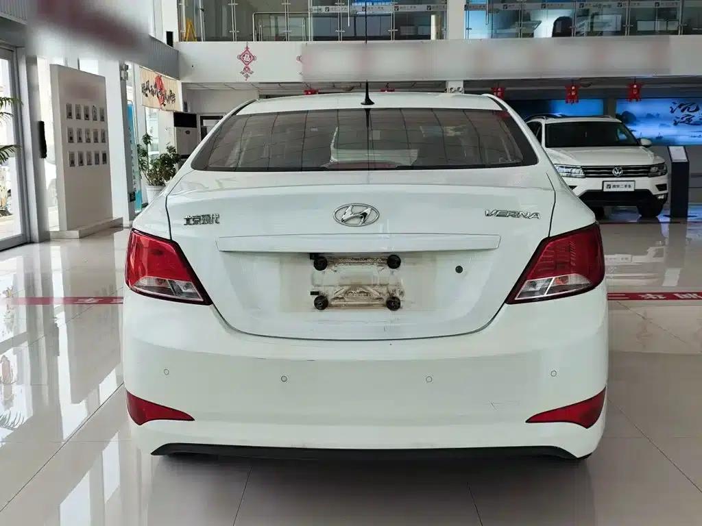 2016 Hyundai Reina 1.4L Automatic Intelligent GLS — миниатюра 6
