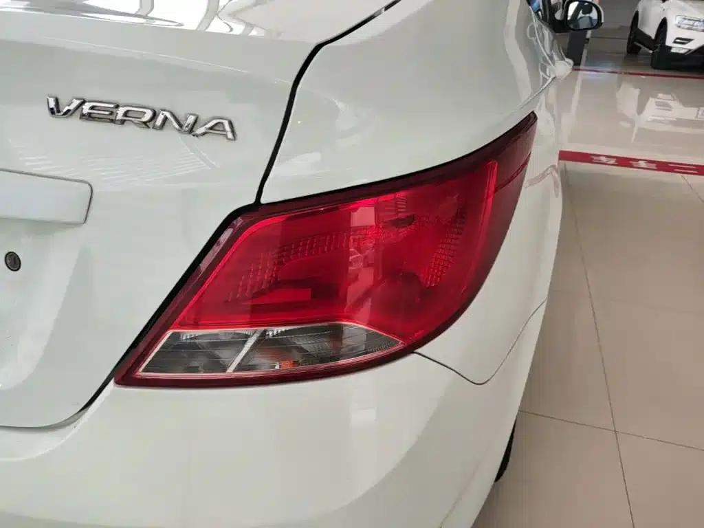 2016 Hyundai Reina 1.4L Automatic Intelligent GLS — миниатюра 8