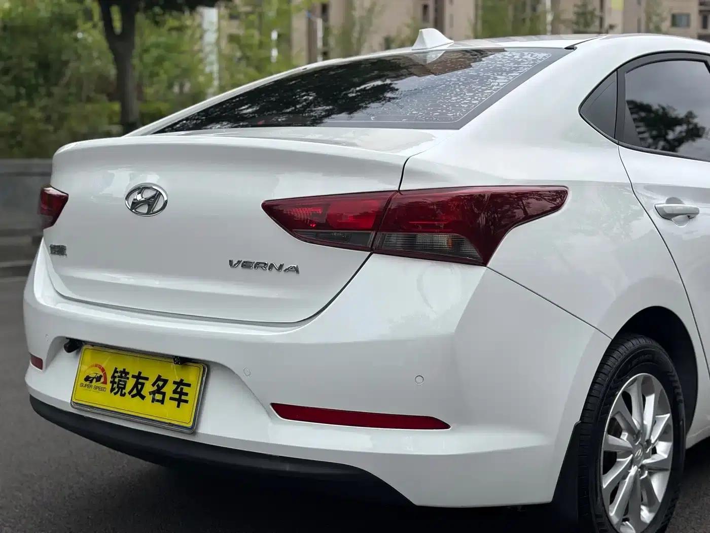 2016 Hyundai Verna 1.4L Automatic GLS (Cool Edition) — миниатюра 11