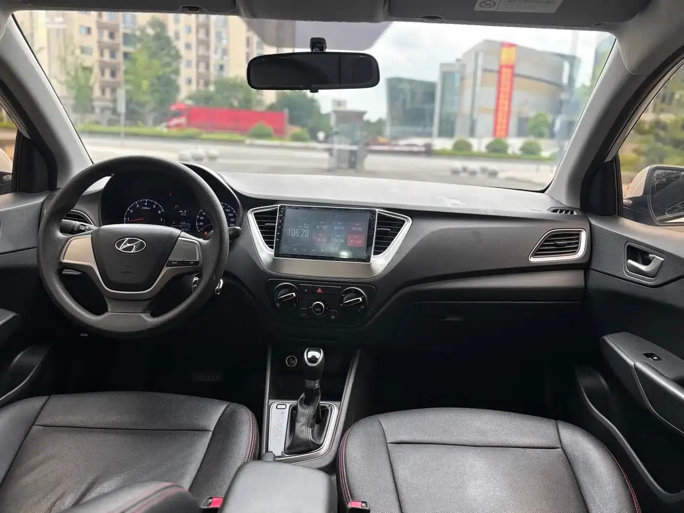 2016 Hyundai Verna 1.4L Automatic GLS (Cool Edition) — миниатюра 12