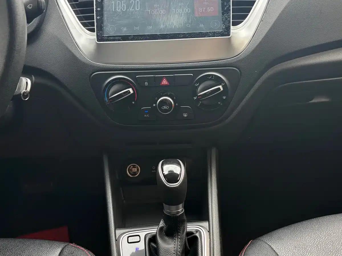 2016 Hyundai Verna 1.4L Automatic GLS (Cool Edition) — миниатюра 13