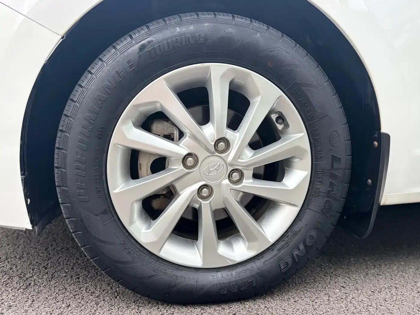2016 Hyundai Verna 1.4L Automatic GLS (Cool Edition) — миниатюра 17