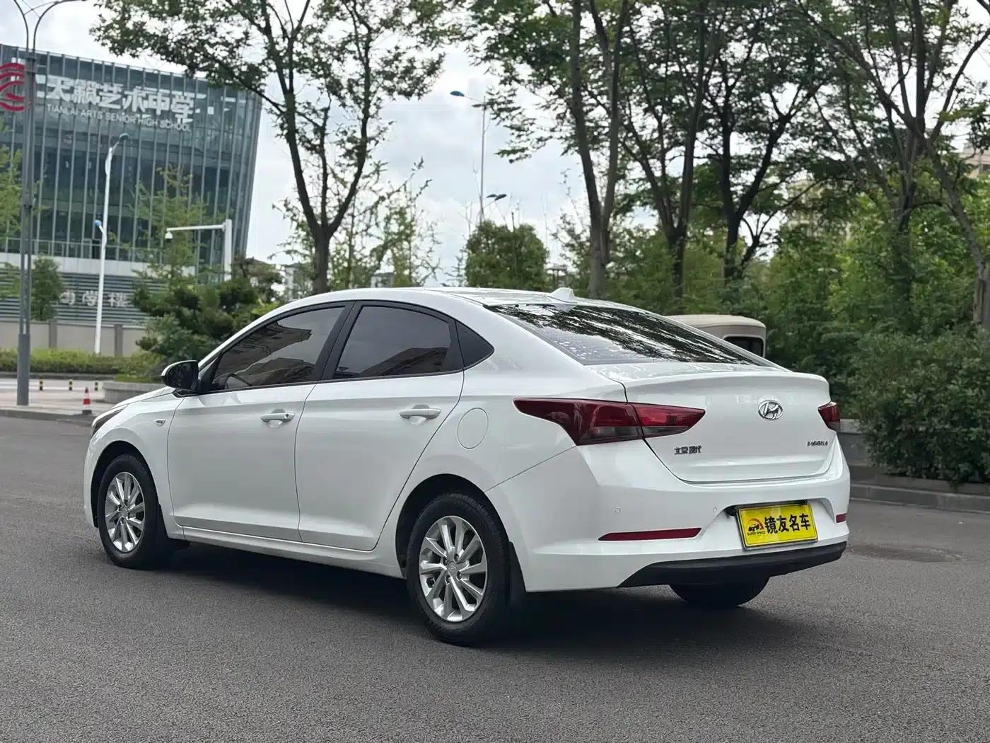 2016 Hyundai Verna 1.4L Automatic GLS (Cool Edition) — миниатюра 4