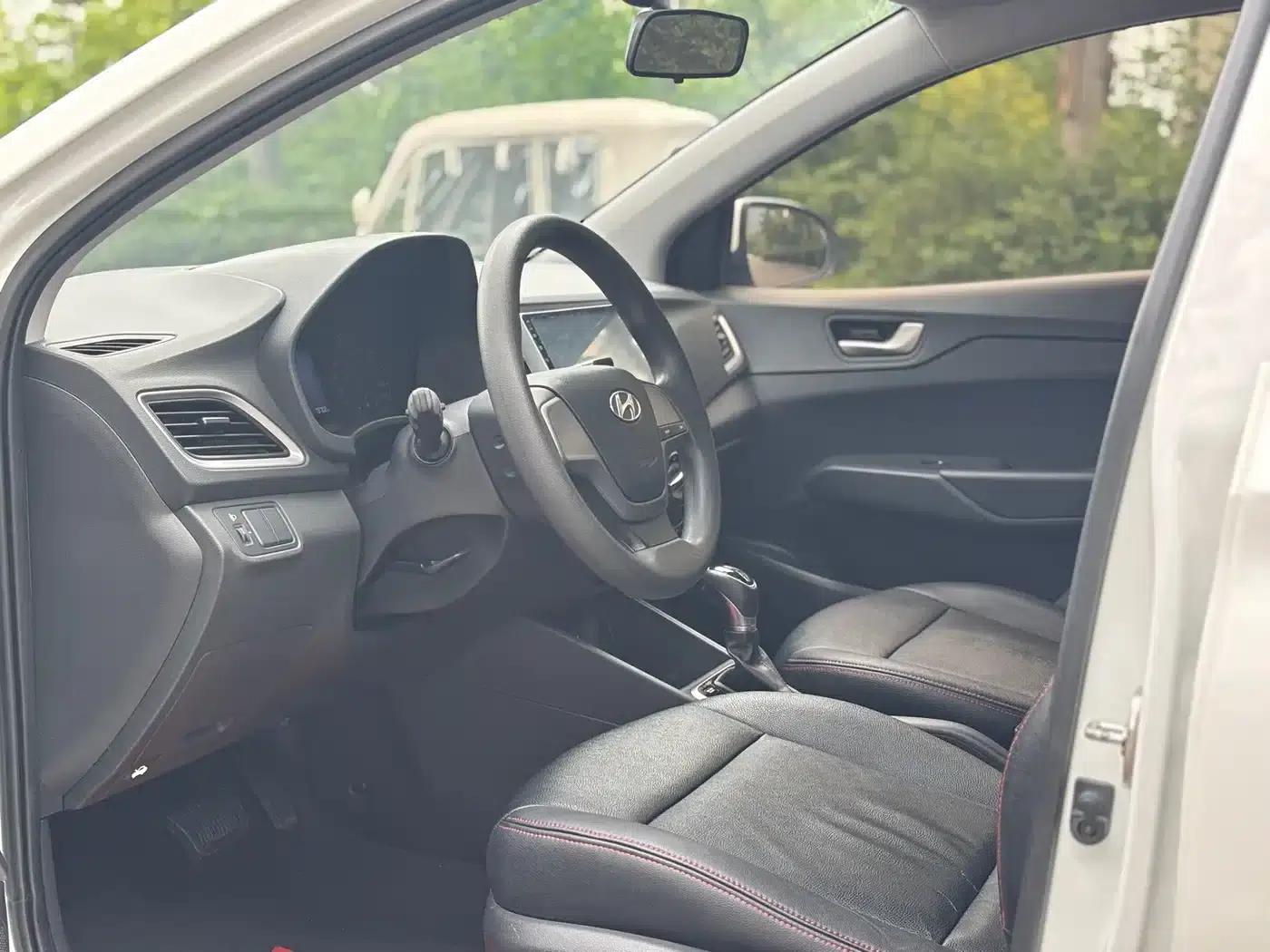 2016 Hyundai Verna 1.4L Automatic GLS (Cool Edition) — миниатюра 7