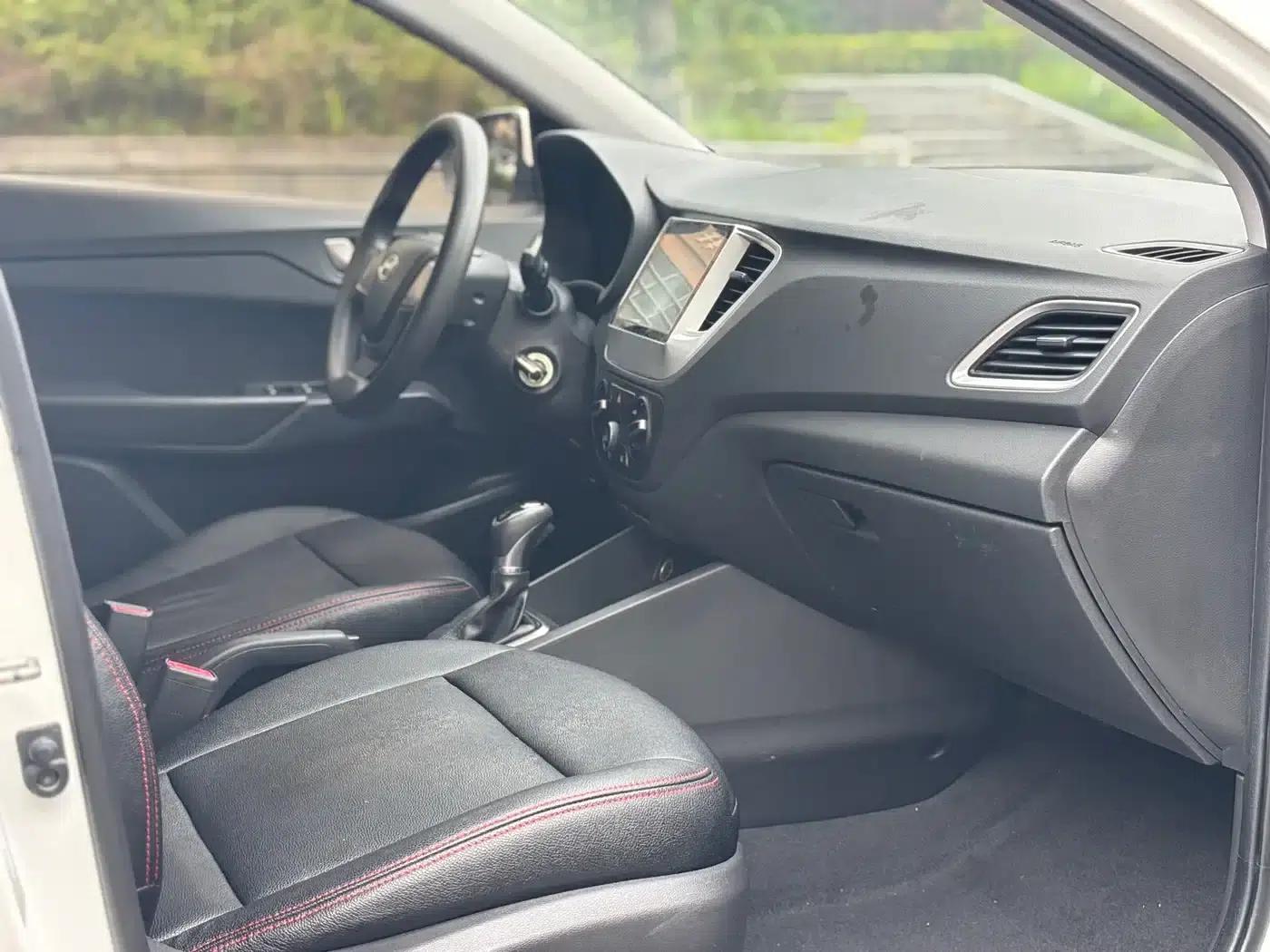 2016 Hyundai Verna 1.4L Automatic GLS (Cool Edition) — миниатюра 10