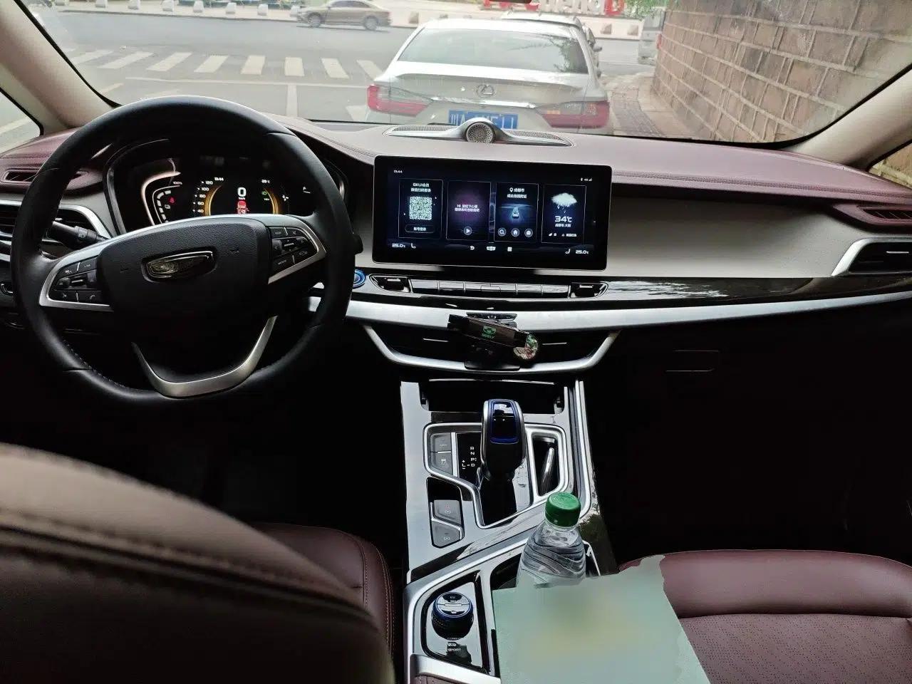 Geely Auto Jiajie New Energy 2022 1.5TD PHEV Platinum Deluxe Edition — миниатюра 6