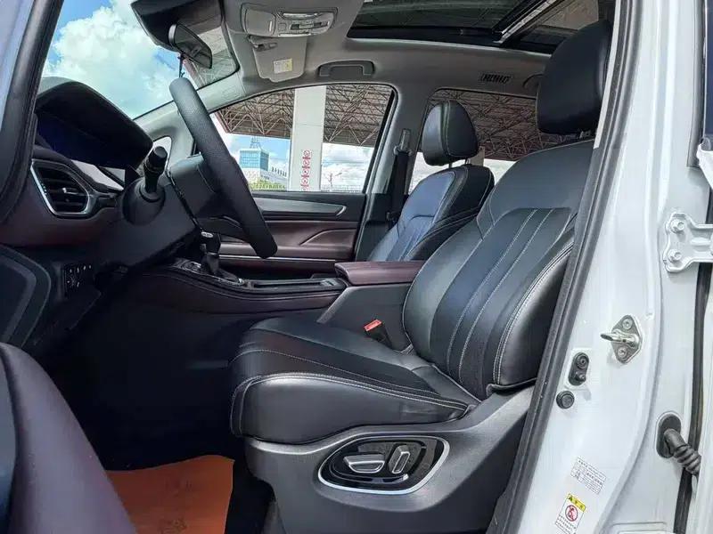Trumpchi M6 2021 270T Automatic Premium Edition 7-seater — миниатюра 16