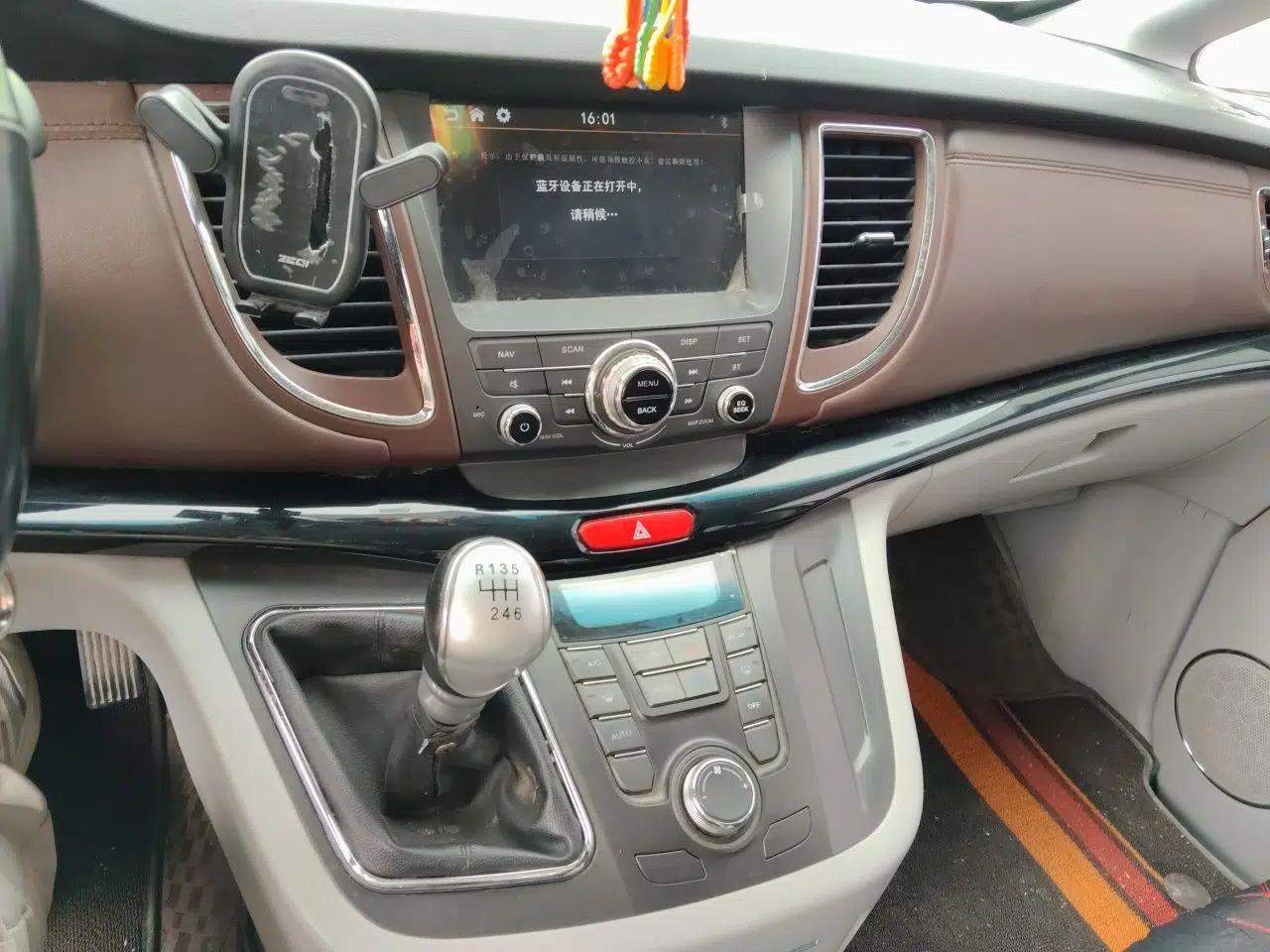 JAC Group Refine M5 2019 model year, manual transmission, gasoline, 2.0L, 7 seats — миниатюра 13