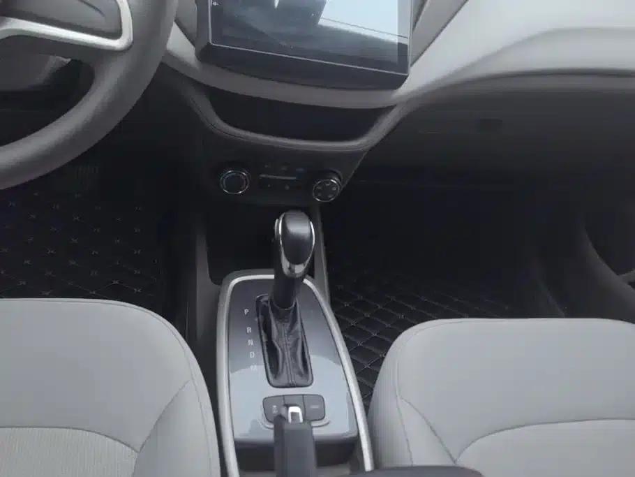 Chevrolet Aveo RV 2016 1.5L Automatic Comfortline Edition — миниатюра 16