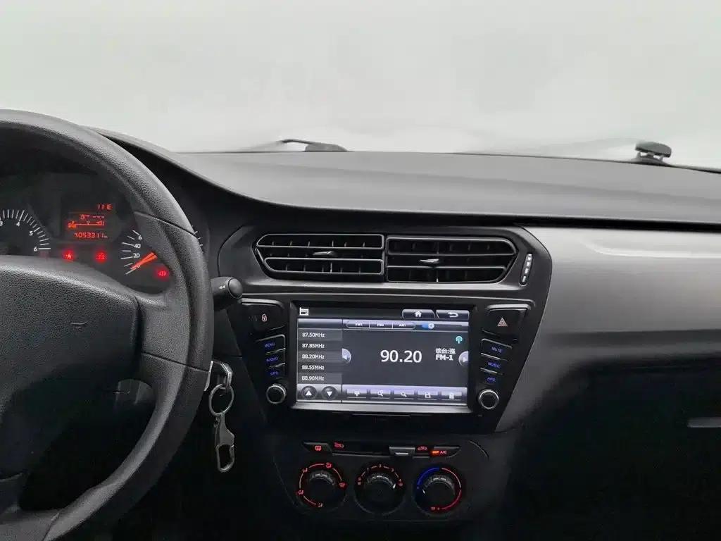 2015 Citroën Elysee Premium Edition 1.6L Manual Fashion Model — миниатюра 12