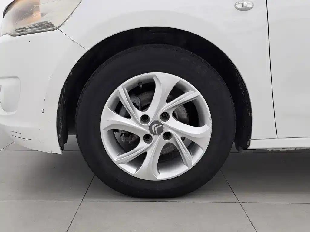 2015 Citroën Elysee Premium Edition 1.6L Manual Fashion Model — миниатюра 17