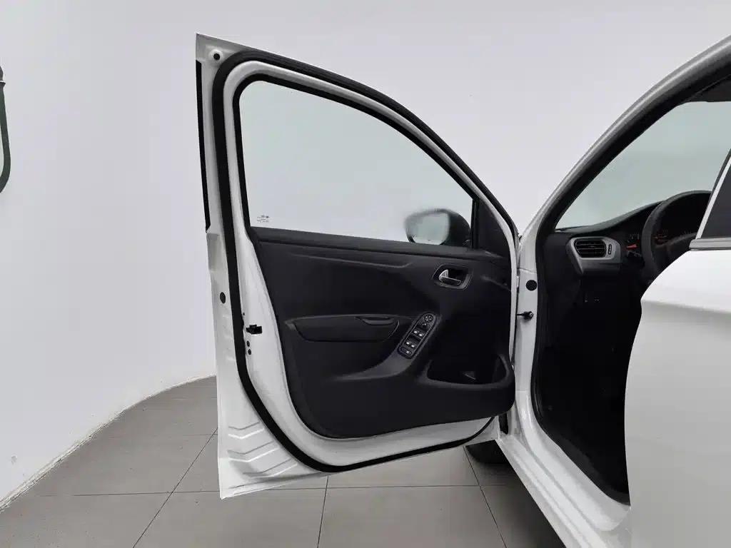 2015 Citroën Elysee Premium Edition 1.6L Manual Fashion Model — миниатюра 8