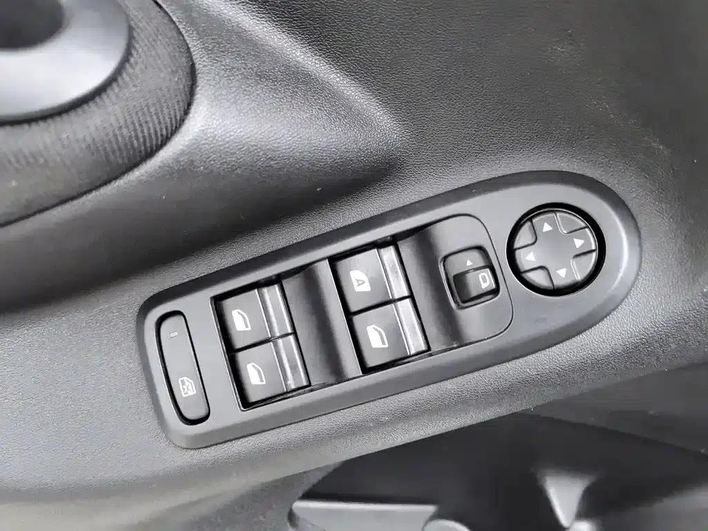 2015 Citroën Elysee Premium Edition 1.6L Manual Fashion Model — миниатюра 9