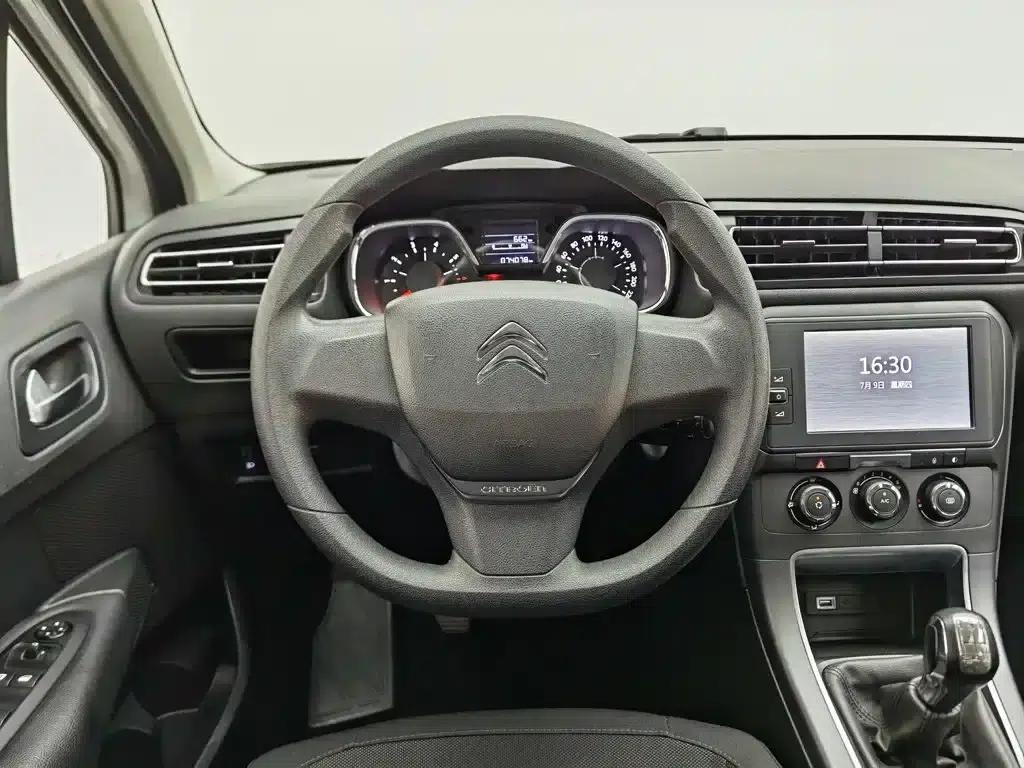 Citroën C4 Sega 2016 1.6L Manual Comfort Edition — миниатюра 11