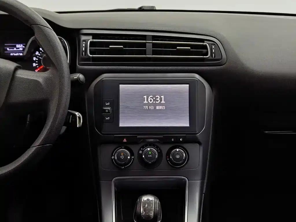 Citroën C4 Sega 2016 1.6L Manual Comfort Edition — миниатюра 12