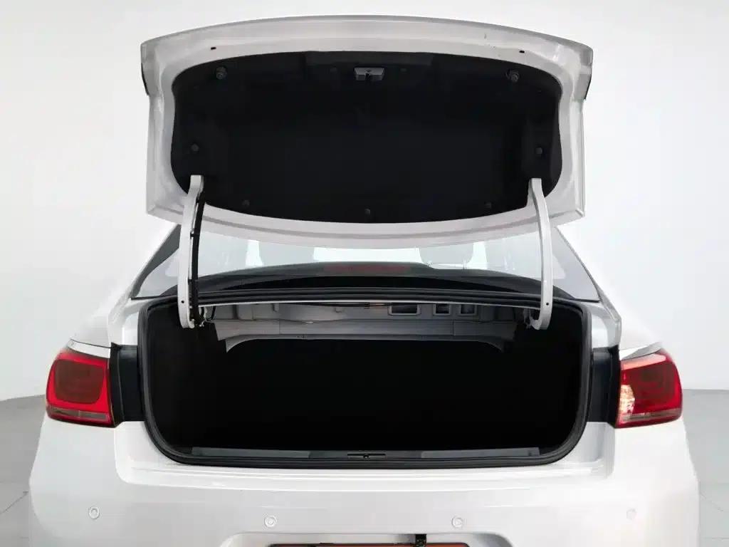 Citroën C4 Sega 2016 1.6L Manual Comfort Edition — миниатюра 16