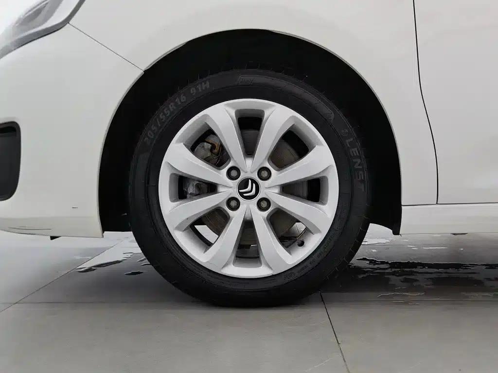 Citroën C4 Sega 2016 1.6L Manual Comfort Edition — миниатюра 17
