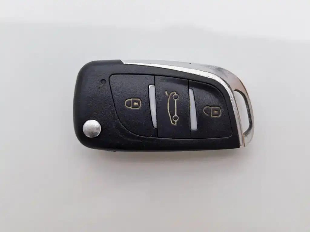 Citroën C4 Sega 2016 1.6L Manual Comfort Edition — миниатюра 19
