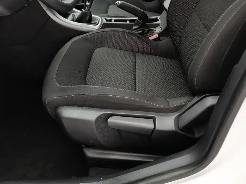Citroën C4 Sega 2016 1.6L Manual Comfort Edition — миниатюра 20