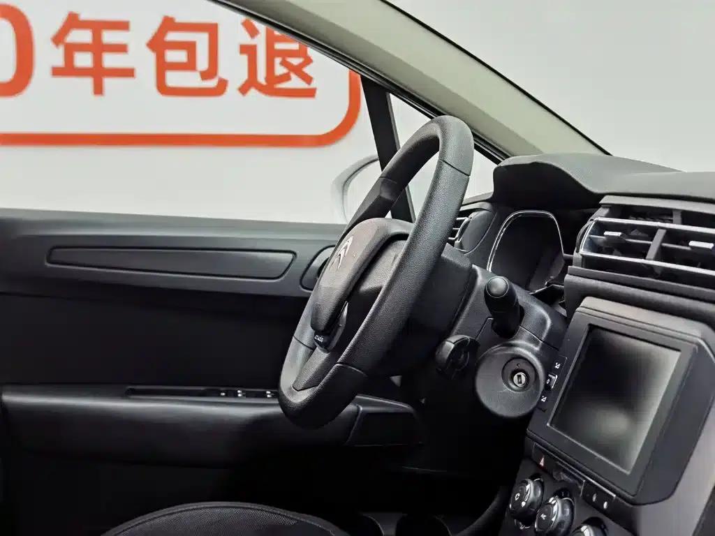 Citroën C4 Sega 2016 1.6L Manual Comfort Edition — миниатюра 22