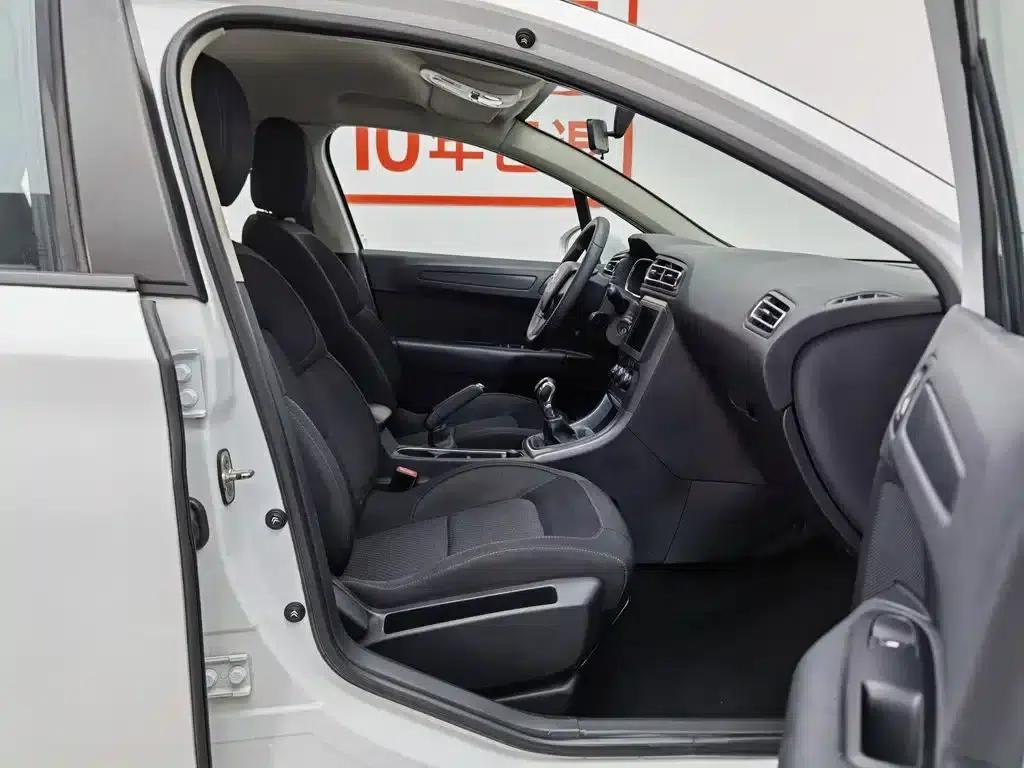 Citroën C4 Sega 2016 1.6L Manual Comfort Edition — миниатюра 23