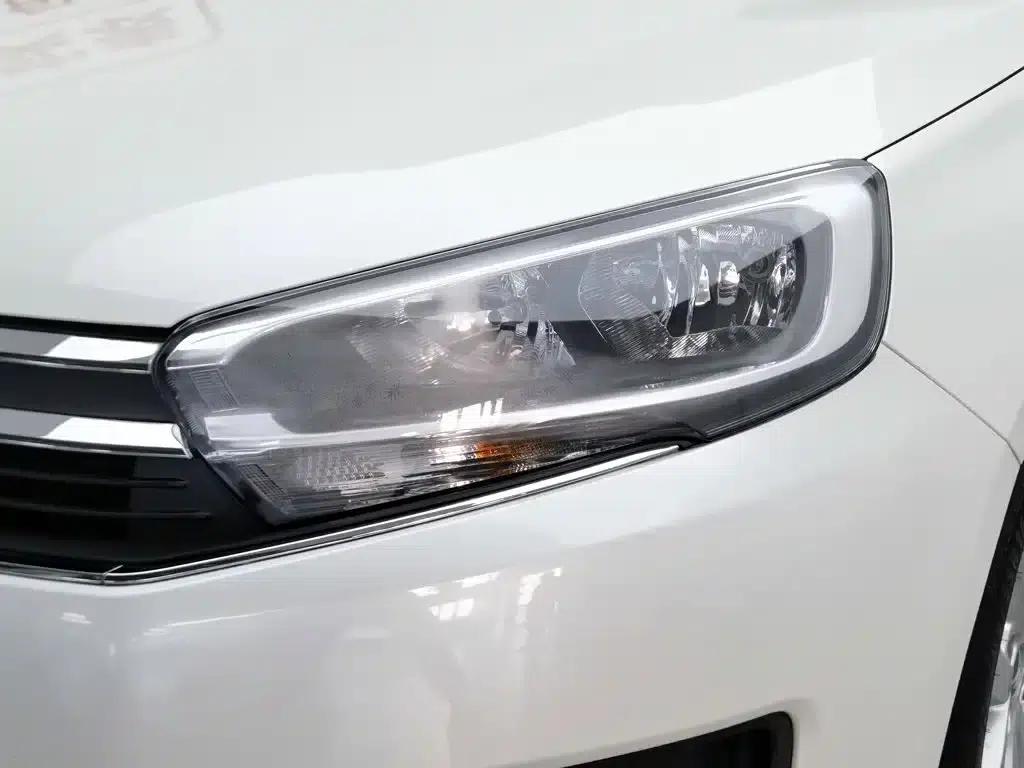 Citroën C4 Sega 2016 1.6L Manual Comfort Edition — миниатюра 7