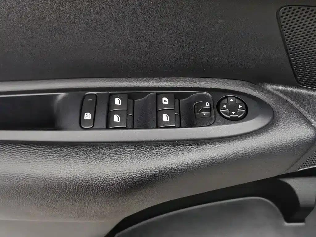 Citroën C4 Sega 2016 1.6L Manual Comfort Edition — миниатюра 9