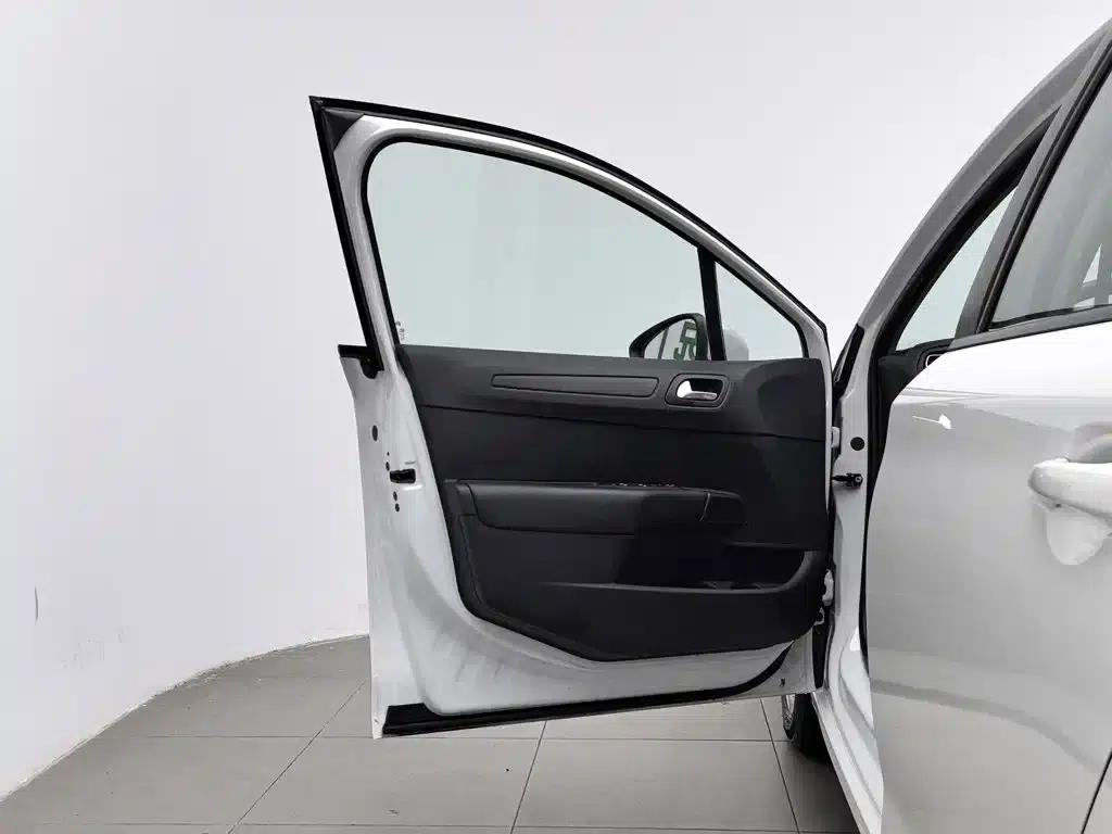 Citroën C4 2018 1.6L Manual Comfort Edition — миниатюра 8