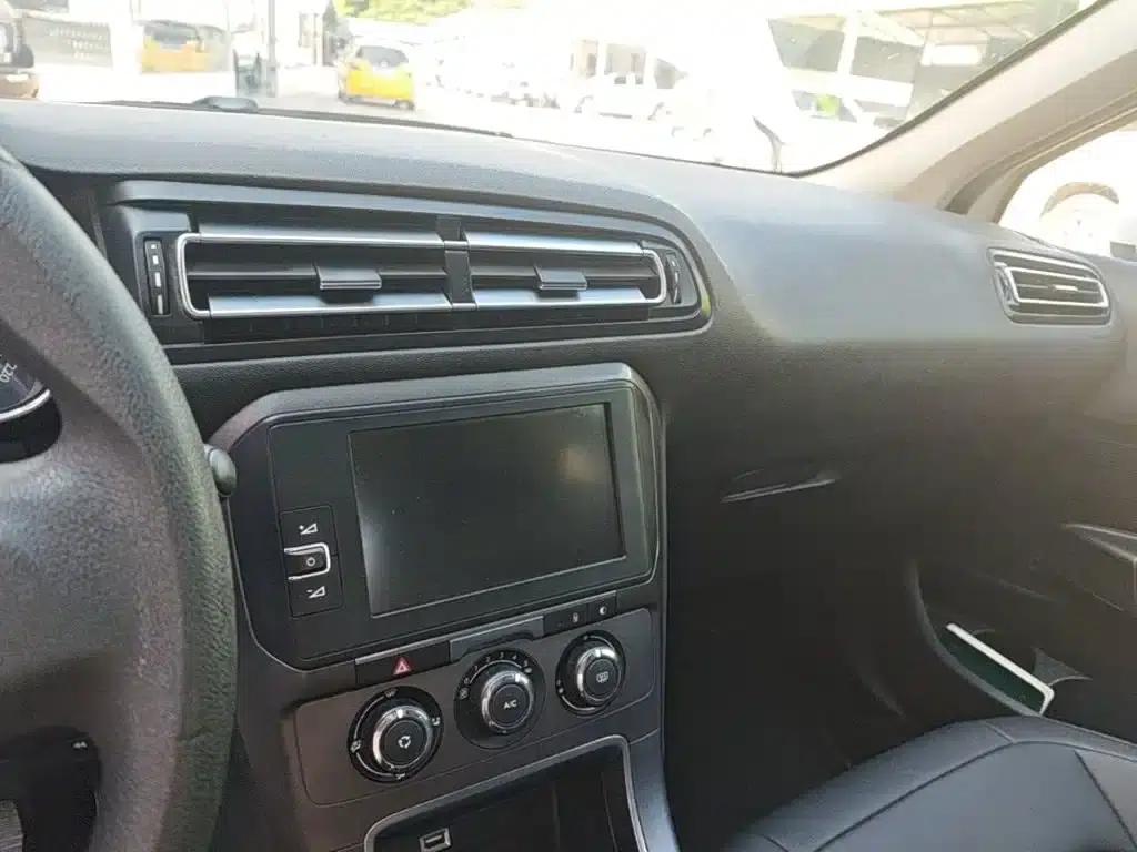 Citroën C4 Sega 2016 1.6L Manual Comfort Edition — миниатюра 11