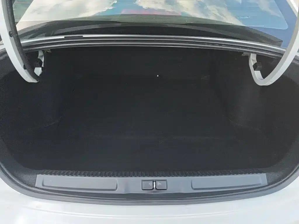 Citroën C4 Sega 2016 1.6L Manual Comfort Edition — миниатюра 19