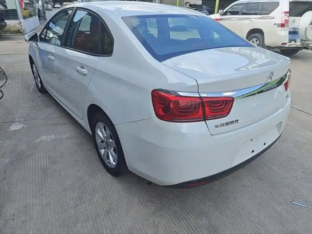 Citroën C4 Sega 2016 1.6L Manual Comfort Edition — миниатюра 5