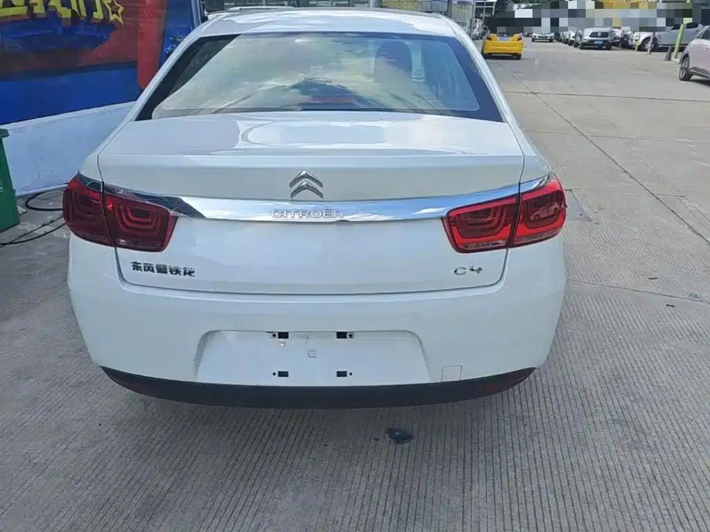 Citroën C4 Sega 2016 1.6L Manual Comfort Edition — миниатюра 6