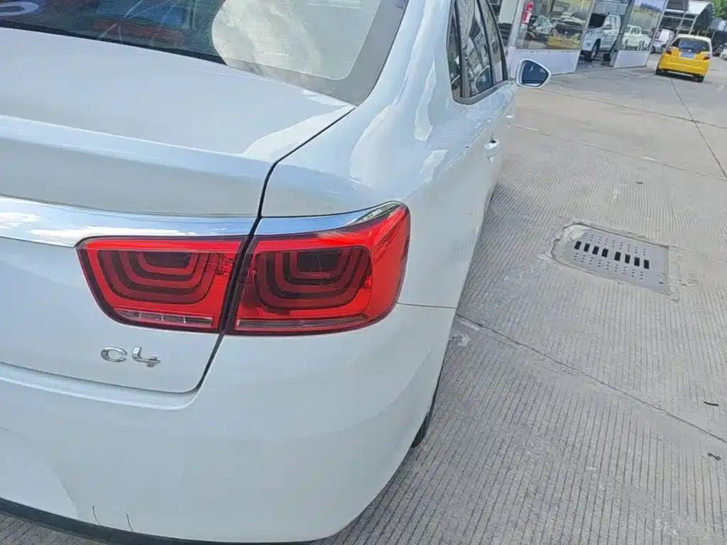 Citroën C4 Sega 2016 1.6L Manual Comfort Edition — миниатюра 8