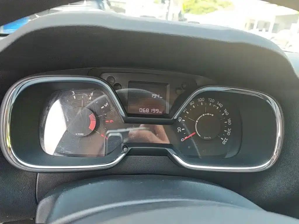 Citroën C4 Sega 2016 1.6L Manual Comfort Edition — миниатюра 9