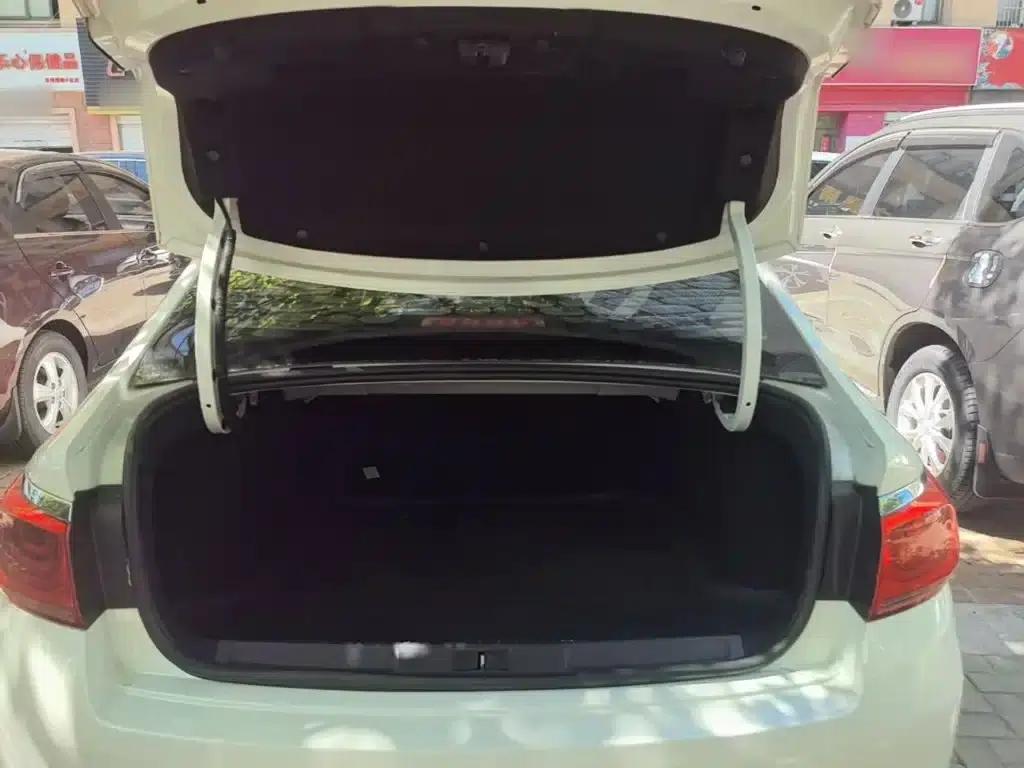 Citroën C4 2016 1.6L Manual Deluxe — миниатюра 19