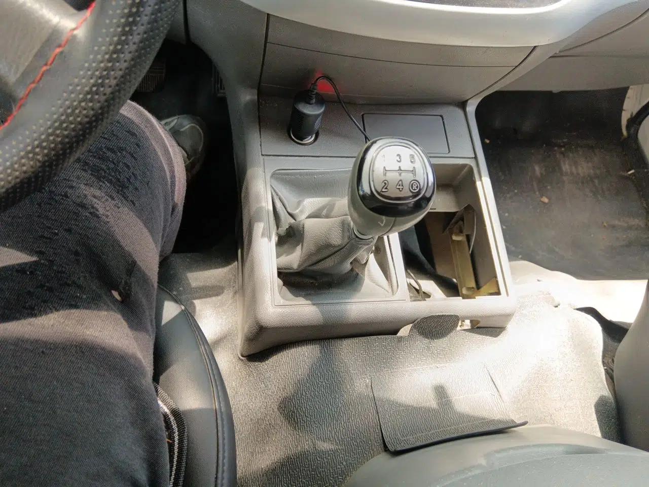 Jinbei Hiace Golden Cup Lion gasoline 2.0 manual flat-roof 4-seat light-duty enclosed van — миниатюра 14