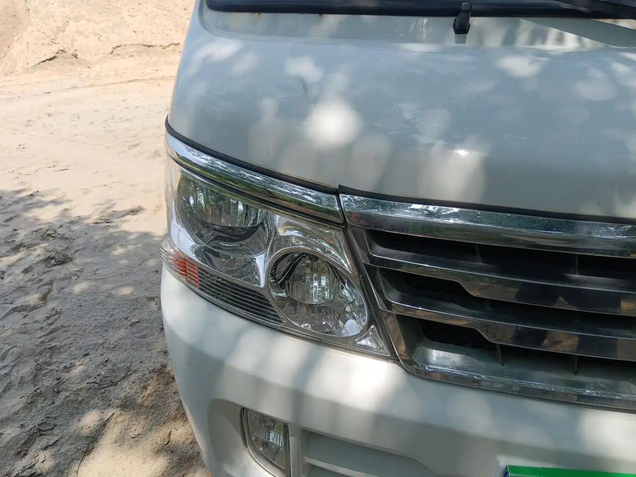 Jinbei Hiace Golden Cup Lion gasoline 2.0 manual flat-roof 4-seat light-duty enclosed van — миниатюра 7