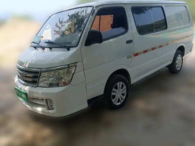 Jinbei Hiace Golden Cup Lion gasoline 2.0 manual flat-roof 4-seat light-duty enclosed van
