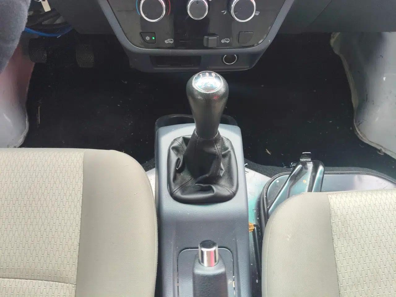 Jinbei Hiace X30 2023 1.5L Super-Comfortable Passenger Van 5/6/7-Seater Non-Air-Conditioned Version Model SWC15M — миниатюра 14