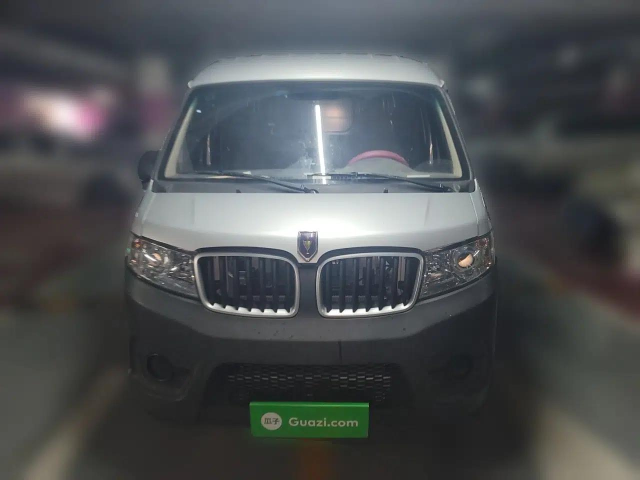 Jinbei Hiace X30 2023 1.5L Super-Enjoyment Van 2/5 Seats Non-Air-Conditioned Version SWC15M — миниатюра 2